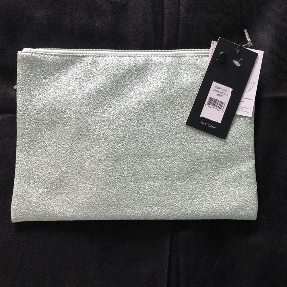 Jones New York Signature Charging Pouch - Picture 2 of 5